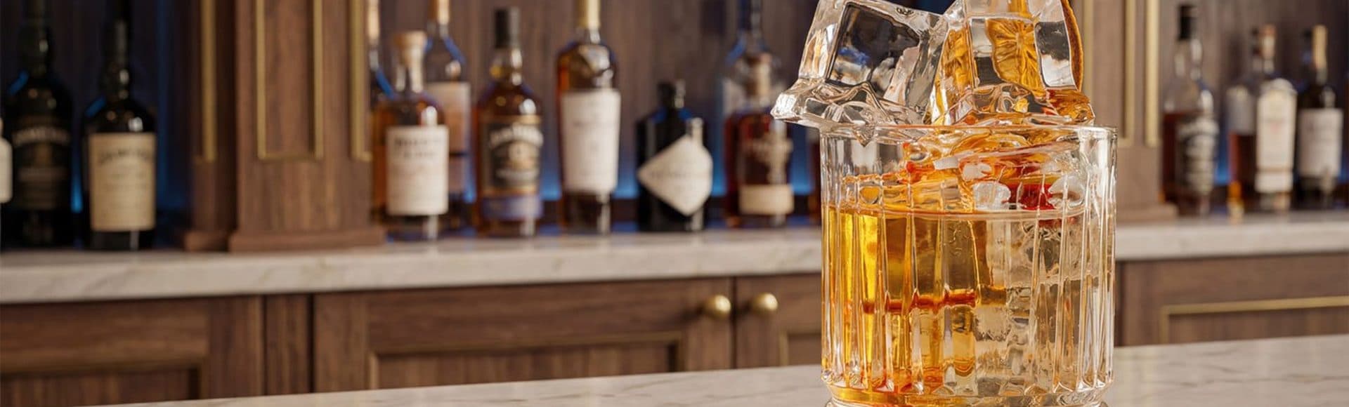 Drinks served with Brema ice at a bar