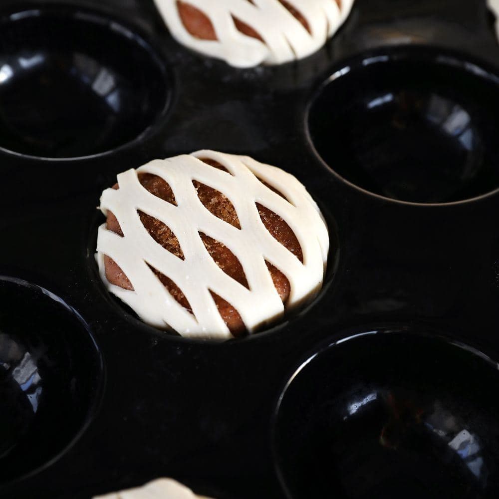 Lattice-topped desserts in a black silicone mould