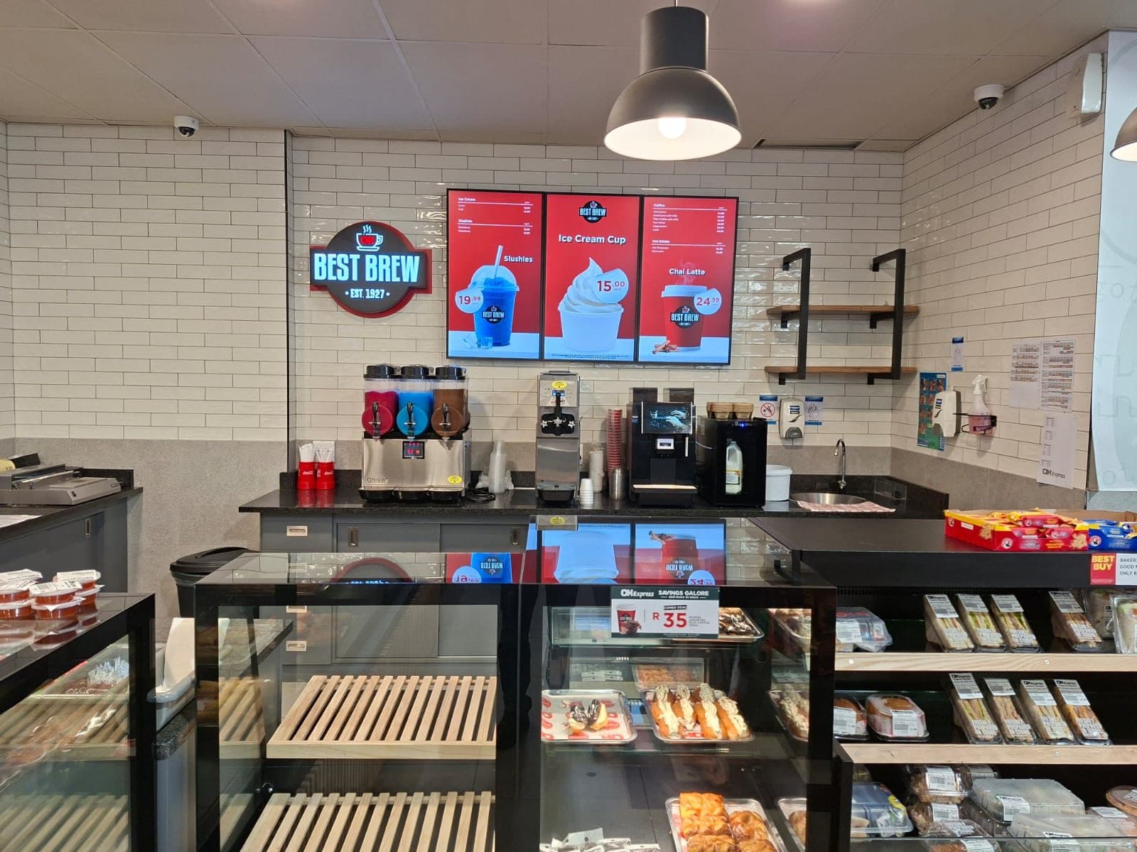 OK Express Hartswater: forecourt kitchen and On The Go counter — image 5
